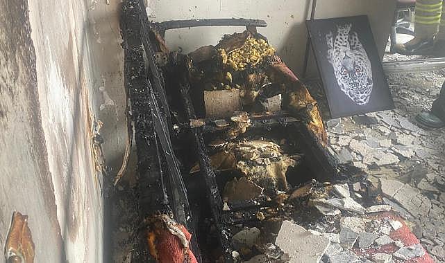 Elektrik kontağından çıkan yangın evi kül etti!