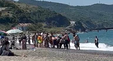 Filyos'ta denizde yüzen adam boğulmaktan son anda kurtarıldı  