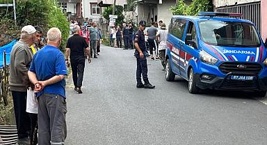 Husumetli iki aile arasında çıkan bıçaklı kavga silaha dönüştü:2 yaralı