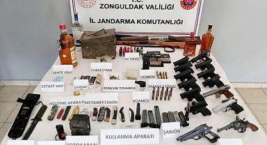 Jandarmanın operasyon yaptığı evden cephanelik çıktı!