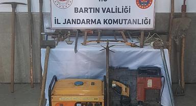 Kaçak kazı yapan 7 kişiyi jandarma yakaladı!