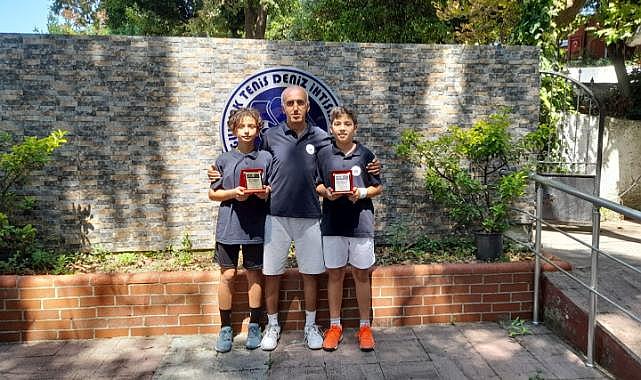 Tenis müsabakalarından dereceyle döndüler