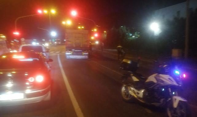 Tırın dorsesi ayrıldı, yere yağ döküldü