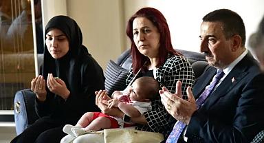 Vali Hacıbektaşoğlu ve eşinden Şehit Mustafa Sezer'in ailesine ziyaret