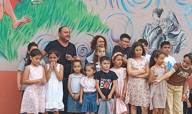 40 yıl önce görev yaptığı köy okuluna kütüphane ve sanatevi açtı