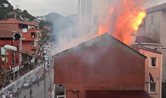 Alevler gökyüzün sardı, korkutan yangın!