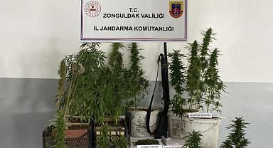 Evden çok sayıda uyuşturucu madde çıktı