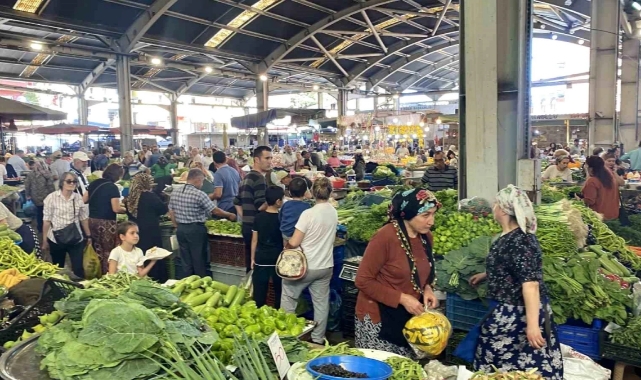 Halk Pazarı'nda biber ve fasulyenin fiyatları el yakıyor!