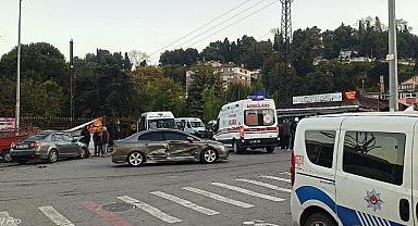 Kozlu'da feci kaza! Otomobiller kafa kafaya çarpıştı