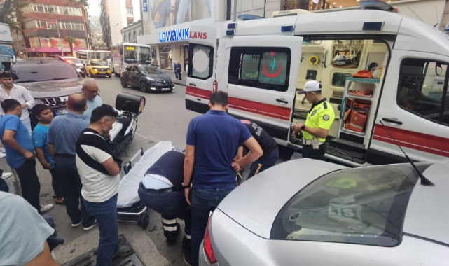 Otomobile çarpan kuryenin ayağı kırıldı!