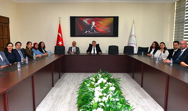 Rektör Özölçer’den SCOFOLA’23 Organizasyon Komitesi Üyelerine Plaket ve Teşekkür Belgesi Takdimi