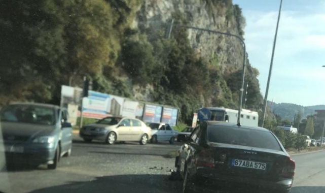 Sahil yolunda feci kaza!