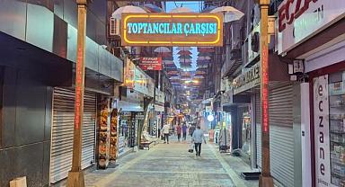 Toptancılar Sokağı'nın tabelası asıldı