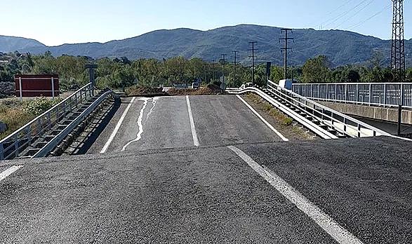 Zonguldak'ta köprü çöktü!