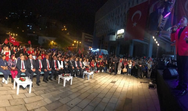 100. yıl coşkusu Türk Halk Müziği sanatçıları ile sürdü