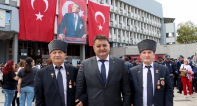 100. Yılda Ata'nın huzurunda