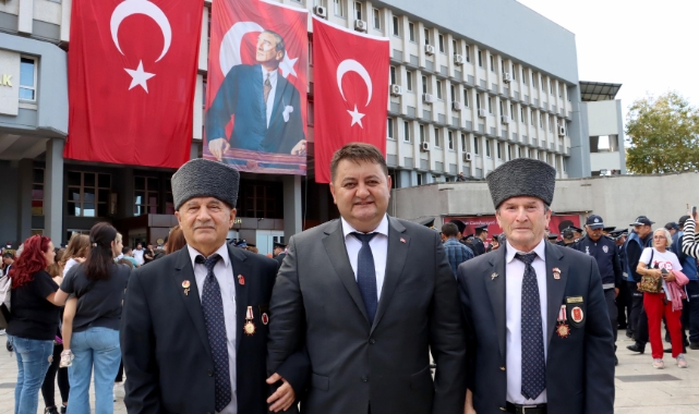 100. Yılda Ata&#039;nın huzurunda