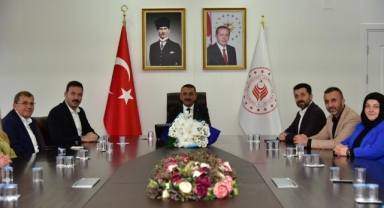 AK Parti teşkilatı Vali Hacıbektaşoğlu'nu ziyaret etti