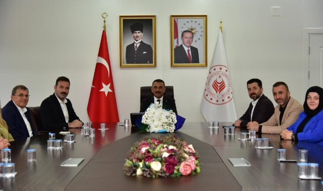 AK Parti teşkilatı Vali Hacıbektaşoğlu&#039;nu ziyaret etti