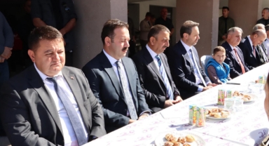 Bakan Bayraktar'dan şehit ailesine taziye ziyareti