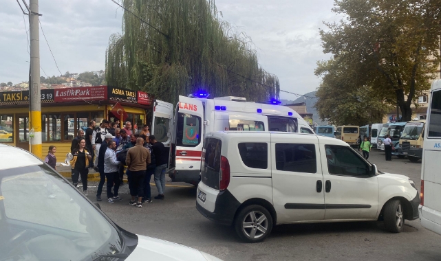 Bayrak asarken yaralandı!