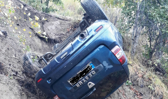 Bu kadarı pes dedirtti! Köy yolunda seyrederken aracıyla yuvarlandı!