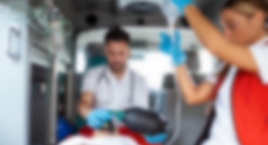 Dengesini kaybedip metrelerce yüksekten düştü! Kanlar içinde kaldı