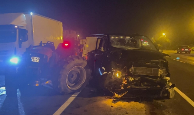 Feci kaza kamerada! Traktörle böyle çarpıştı