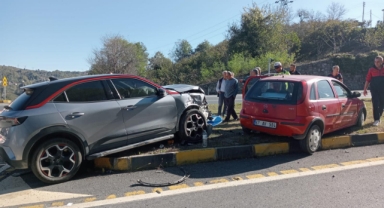 Kavşakta çarpıştılar: 2 yaralı