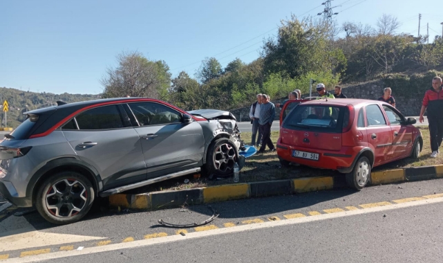 Kavşakta çarpıştılar: 2 yaralı