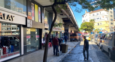 Köprünün yıkımı başlayacak o esnaflar halen satış yapıyor