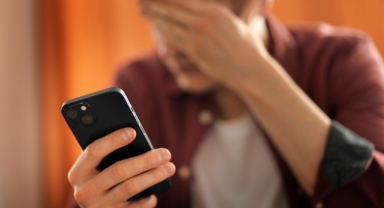 Müstehcen sosyal medya grubu başını yaktı