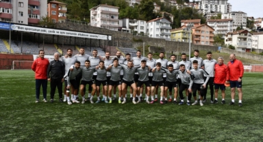 Pazar Günü Tüm Kalpler Eflatun Beyaz Renkler İle Atacak