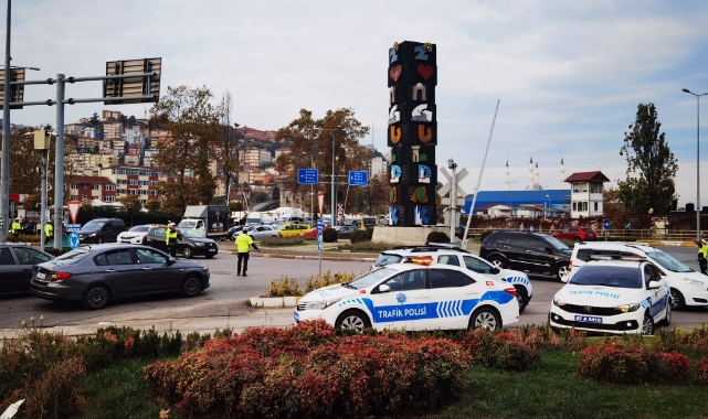 Trafik ekipleri görev başında! Trafik yoğunluğu azalıyor
