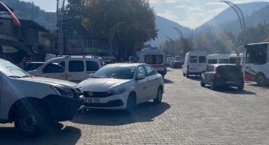 Zonguldak'ta Trafik Kazası: Genç Kız Hastaneye Kaldırıldı