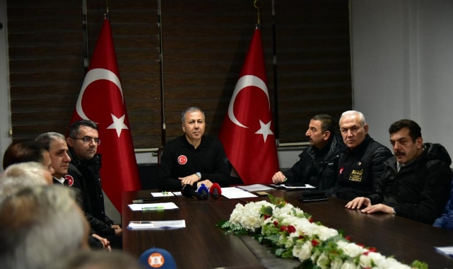 Bakan Yerlikaya'dan son dakika açıklaması! Kuru yük gemisi battı 12 mürettebat kayıp!