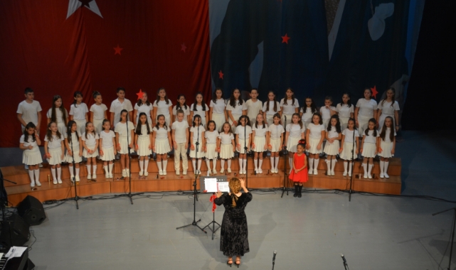 Çocukların sesi çınladı: “İlelebet Cumhuriyet”