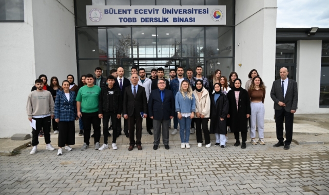 Rektör Özölçer Çaycuma Kampüsünde Öğrencilerle Bir Araya Geldi