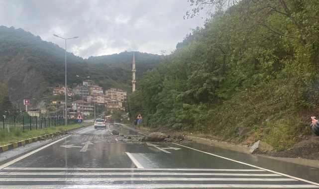 Zonguldak-İstanbul karayolunda heyelan!