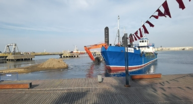 Zonguldak Limanı'ndaki Kum Birikintisi Tarak Gemiyle Temizleniyor