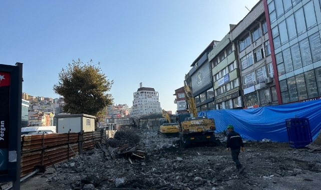 Zonguldak'ta 67 Yıllık Fevkani Köprüsünde Yıkım Çalışmaları Hız Kesmiyor