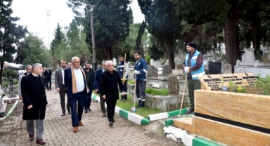 Başkan Posbıyık, Mezarlıklardaki Onarımları Yakından Takip Ediyor