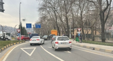 Kavşakta kaza: Kamyon ile otomobil çarpıştı!
