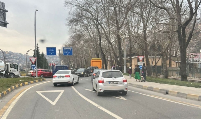 Kavşakta kaza: Kamyon ile otomobil çarpıştı!