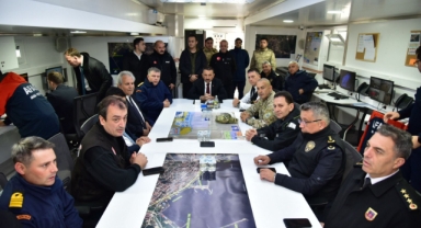 Kayıp denizciler için arama çalışmaları sürüyor