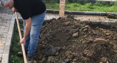 Sürüklenerek karaya vurmuştu! O geminin personeli kimsesizler mezarlığına gömüldü