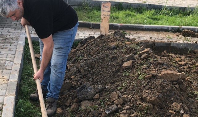 Sürüklenerek karaya vurmuştu! O geminin personeli kimsesizler mezarlığına gömüldü