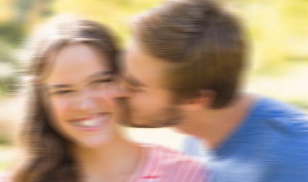 Eşinin arkadaşı genç kadını yanağından öpen adam tutuklandı!