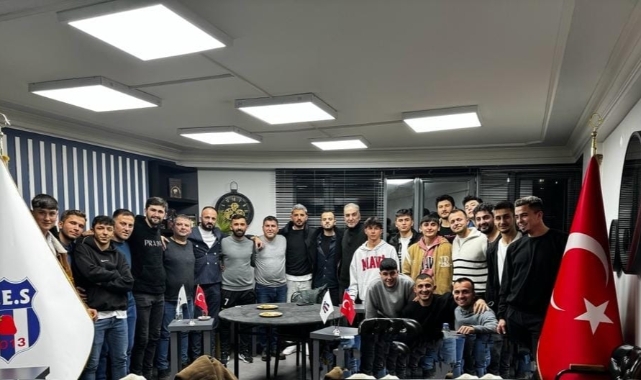 Namağlup lider ZES'in futbolcu ve yönetimi toplandı