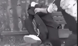 Önce özür dilettiler, sonra darp ettiler